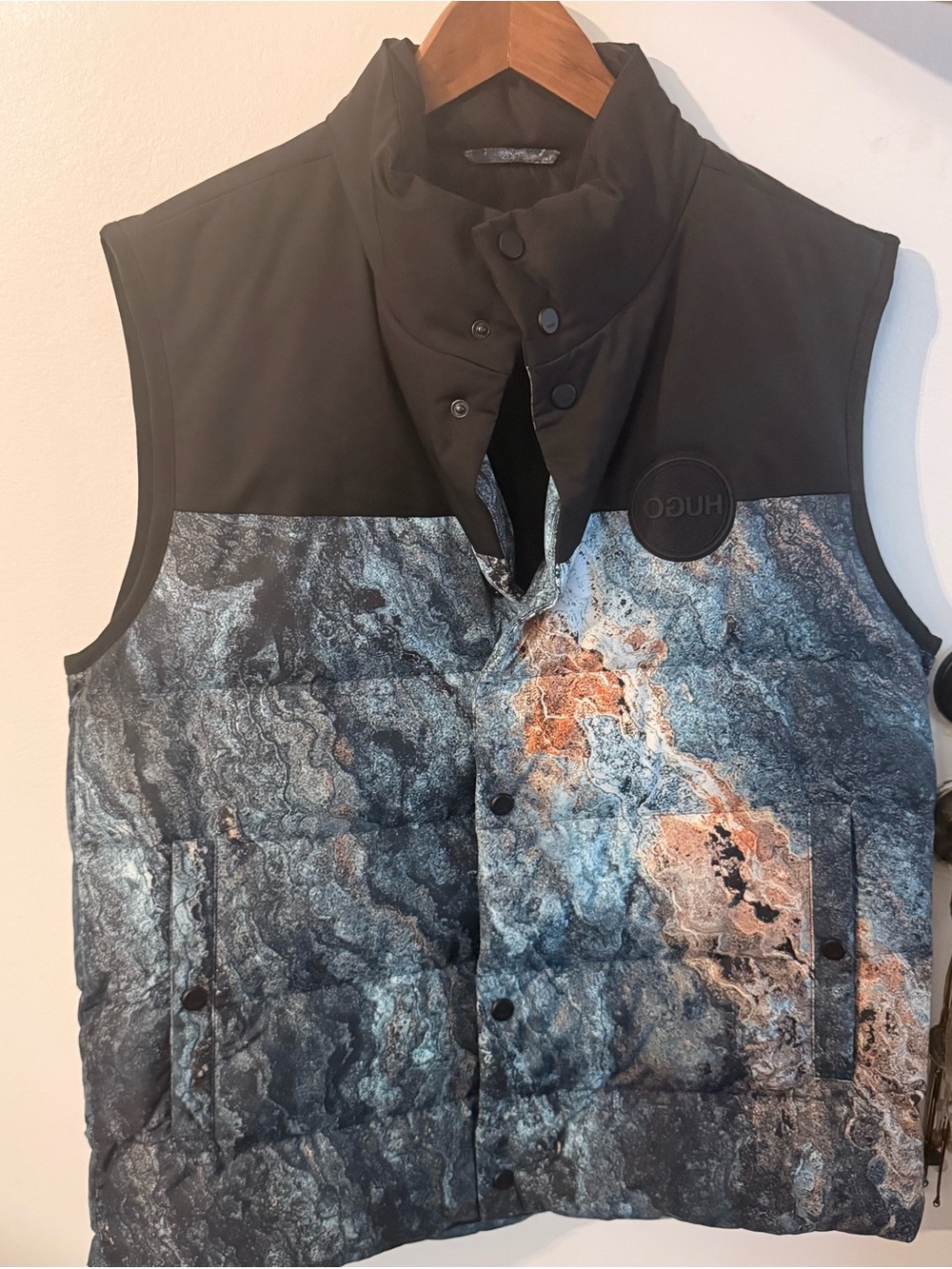 HUGO Black Marble-Print Blue Orange Quilted Vest